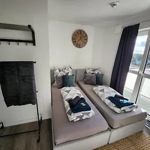 Cozy Mit Wifi, Aufzug & Kostenlos Parken El-living Apartment